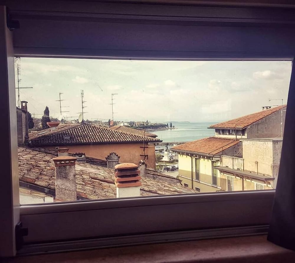 Palazzo Ai Capitani — Hotel rooms in Peschiera del Garda, Veneto