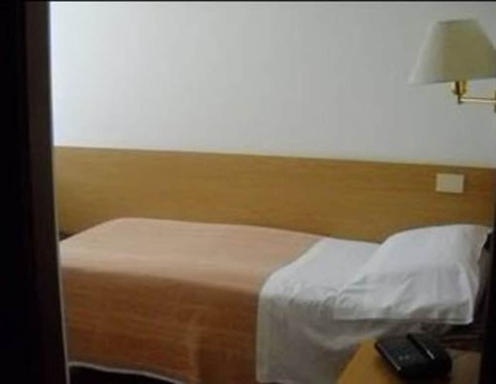 Albergo Ristorante Tre Re — Hotel rooms in Como, Lombardy