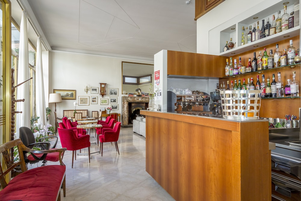 Albergo Ristorante Tre Re — Restaurant & bars in Como, Lombardy