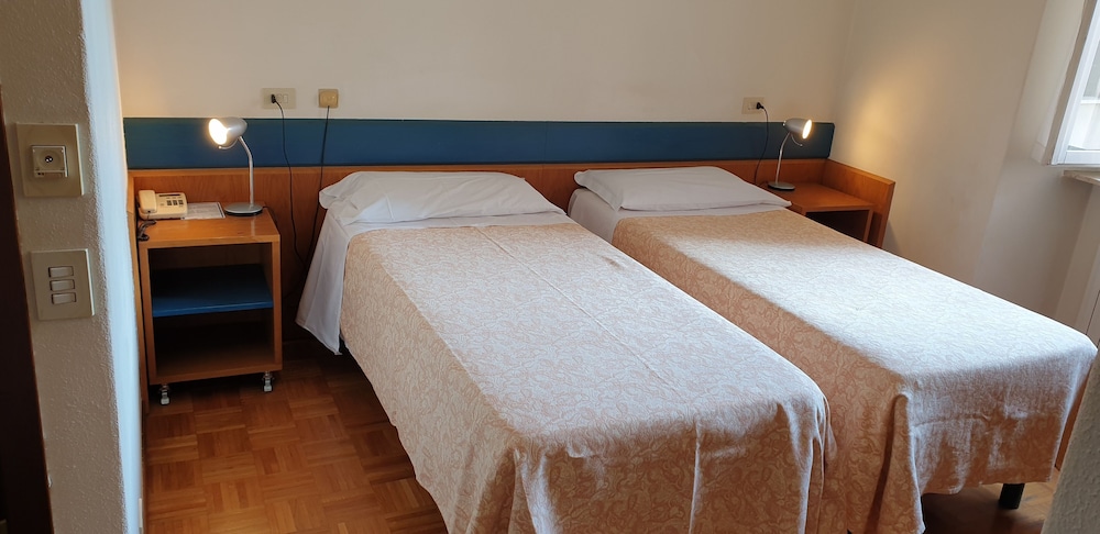 Albergo Ristorante Tre Re — Hotel rooms in Como, Lombardy