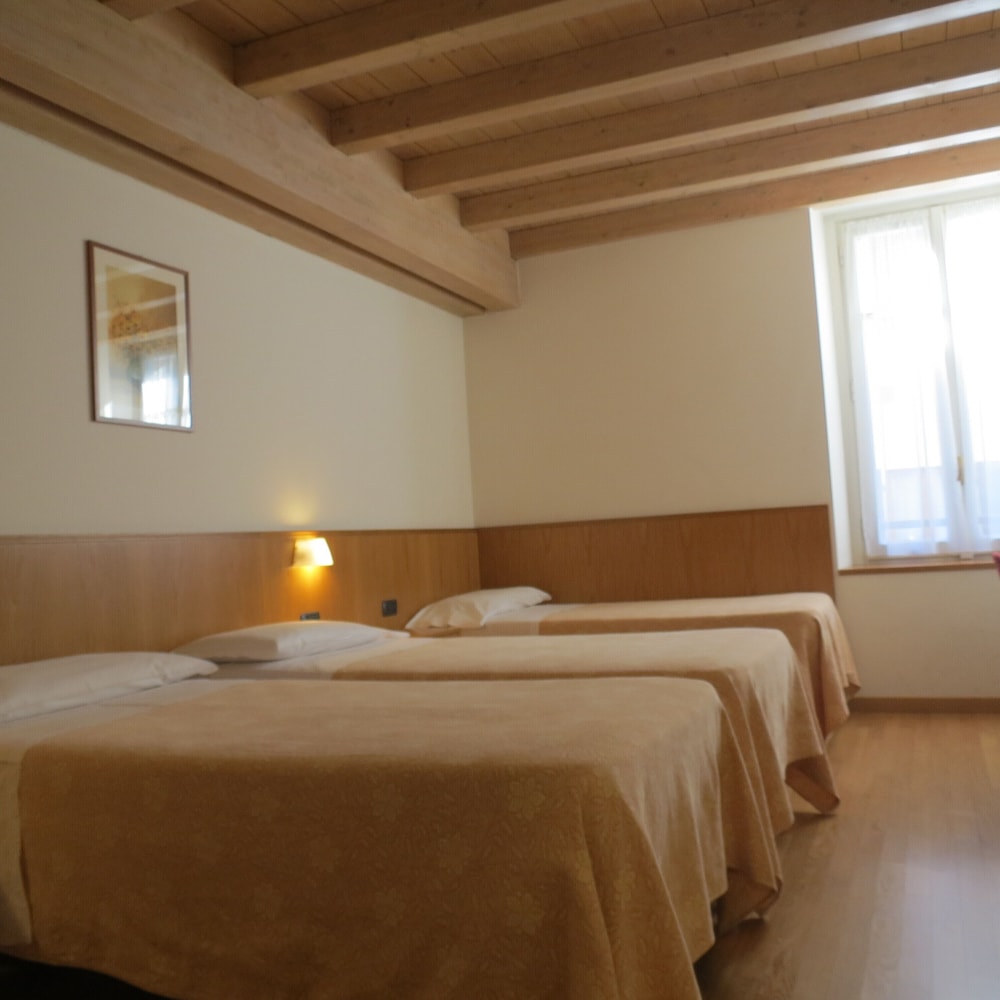 Albergo Ristorante Tre Re — Hotel rooms in Como, Lombardy