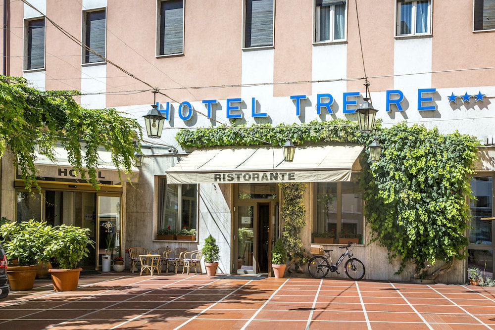 Albergo Ristorante Tre Re — Main photo in Como, Lombardy