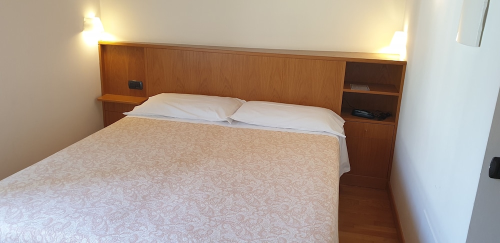 Albergo Ristorante Tre Re — Hotel rooms in Como, Lombardy