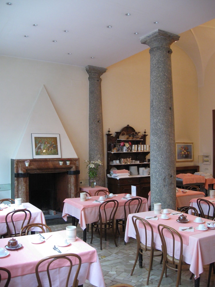 Albergo Ristorante Tre Re — Restaurant & bars in Como, Lombardy