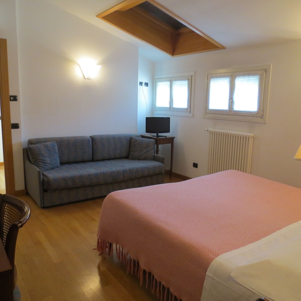Albergo Ristorante Tre Re — Hotel rooms in Como, Lombardy