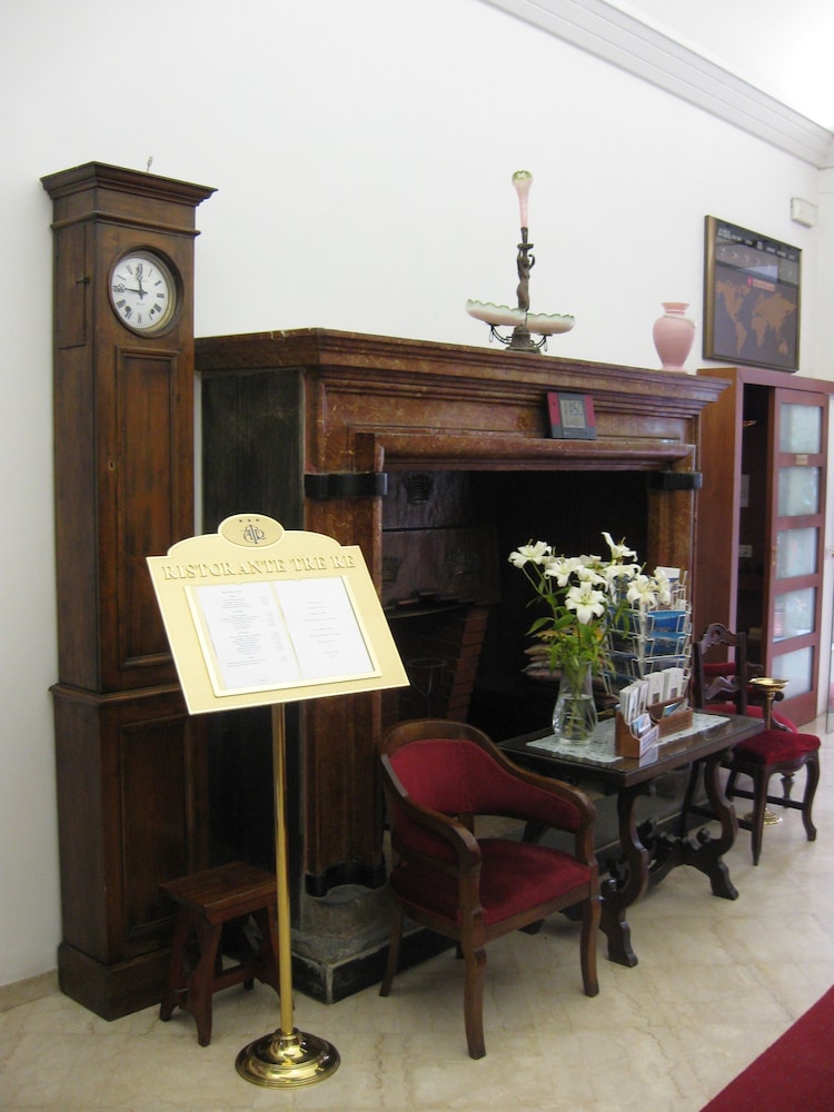 Albergo Ristorante Tre Re — Hotel building in Como, Lombardy