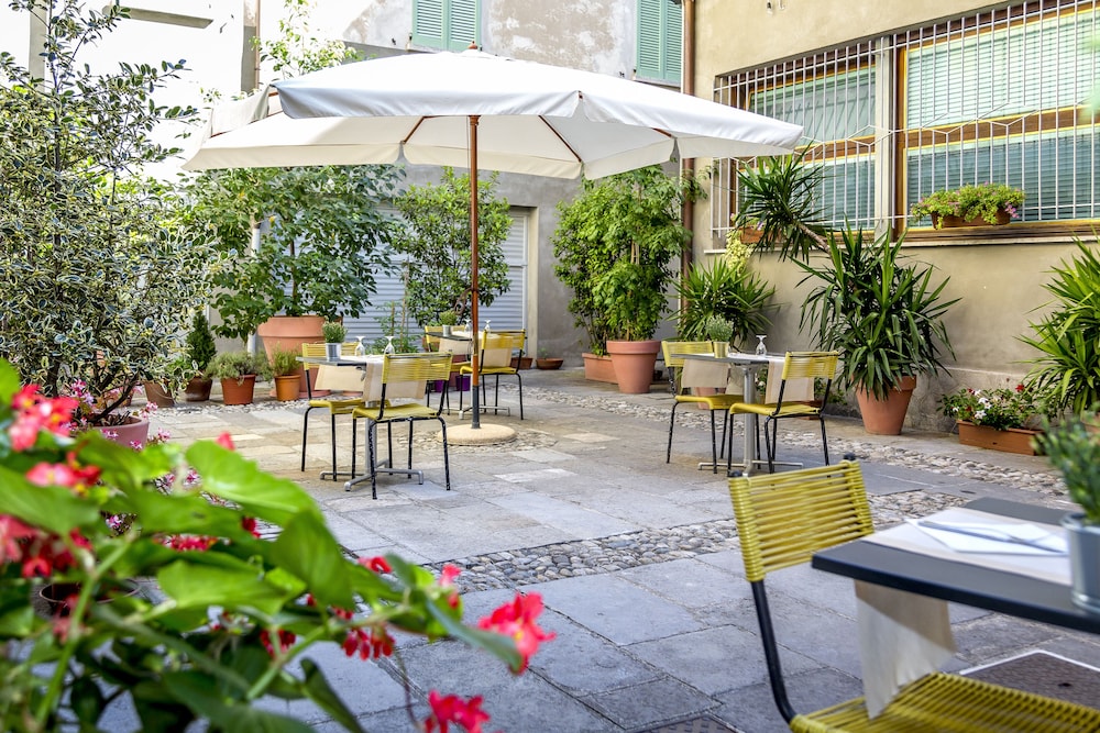 Albergo Ristorante Tre Re — Restaurant & bars in Como, Lombardy