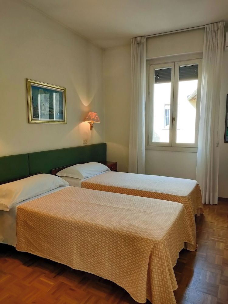 Albergo Ristorante Tre Re — Hotel rooms in Como, Lombardy