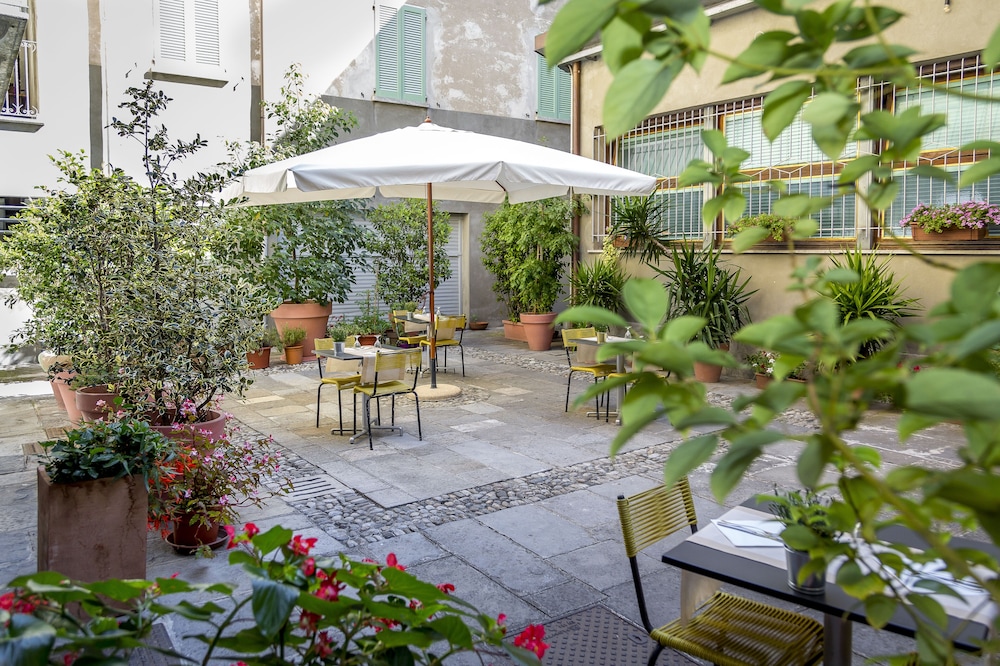 Albergo Ristorante Tre Re — Hotel building in Como, Lombardy