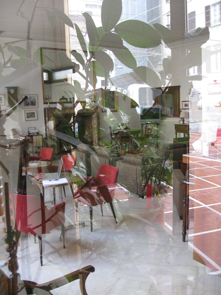 Albergo Ristorante Tre Re — Hotel building in Como, Lombardy