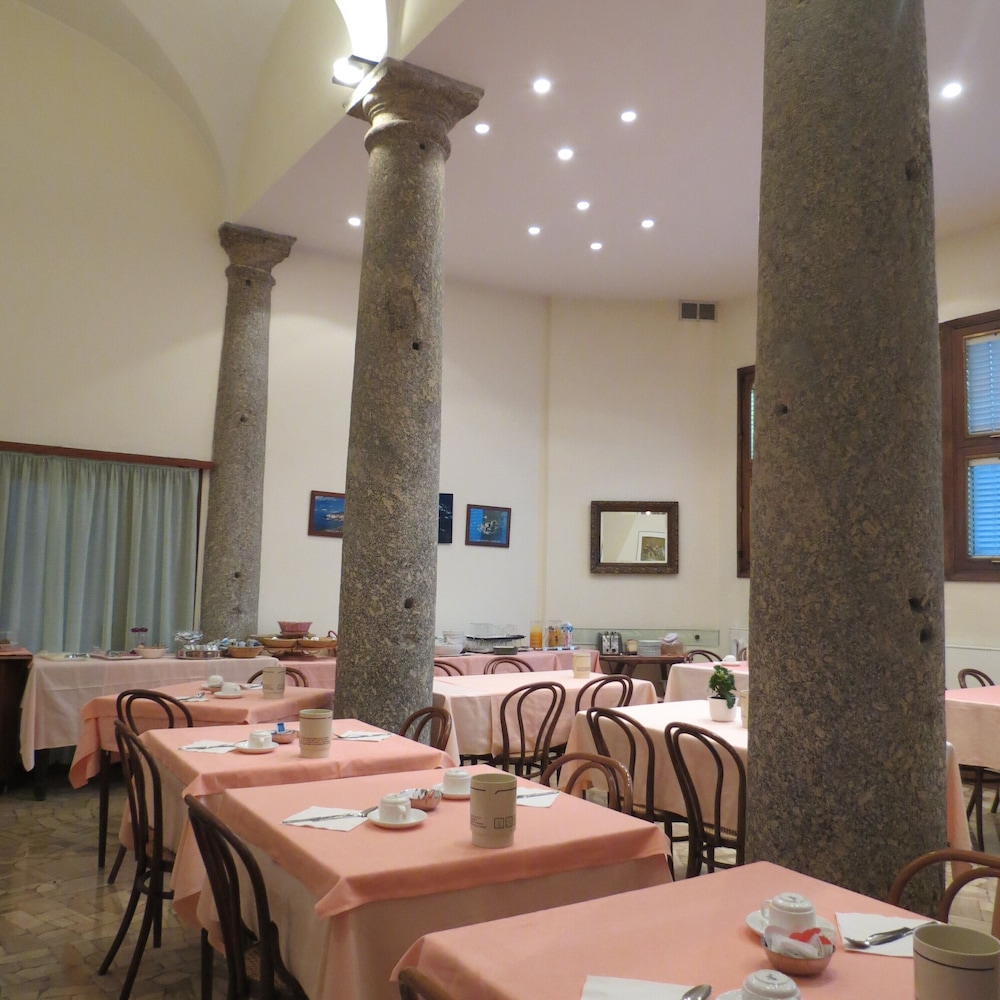 Albergo Ristorante Tre Re — Restaurant & bars in Como, Lombardy