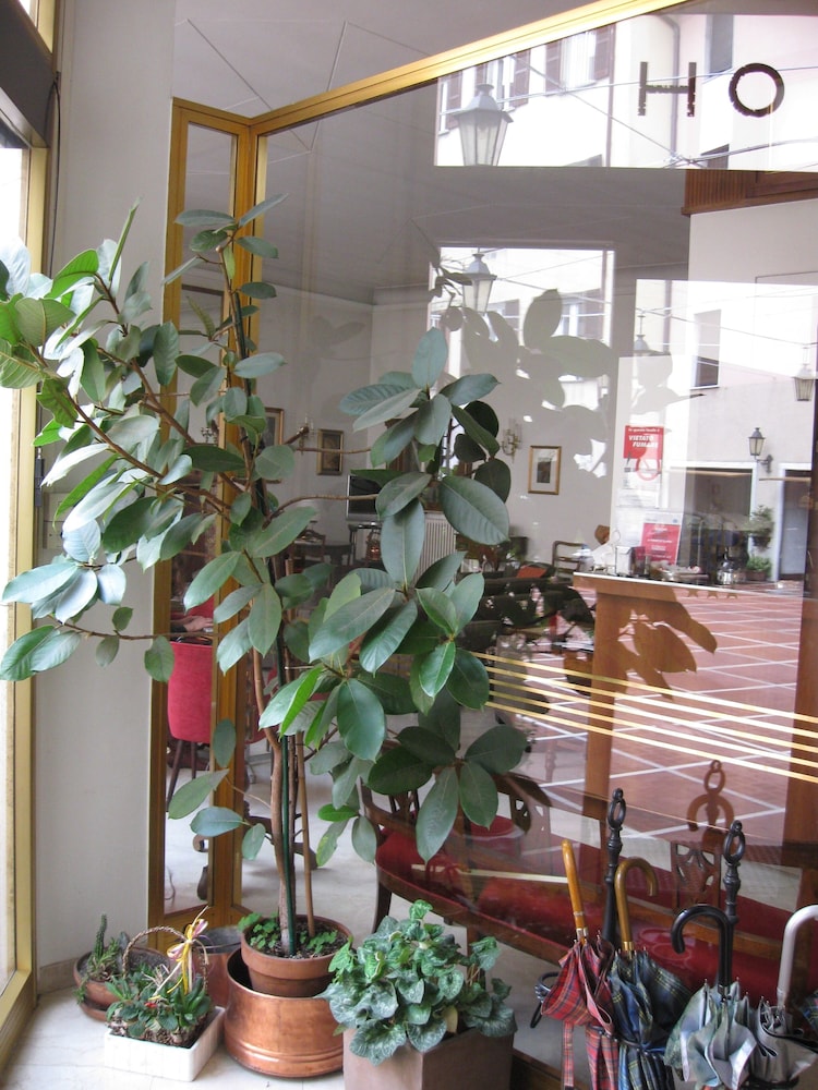 Albergo Ristorante Tre Re — Hotel building in Como, Lombardy