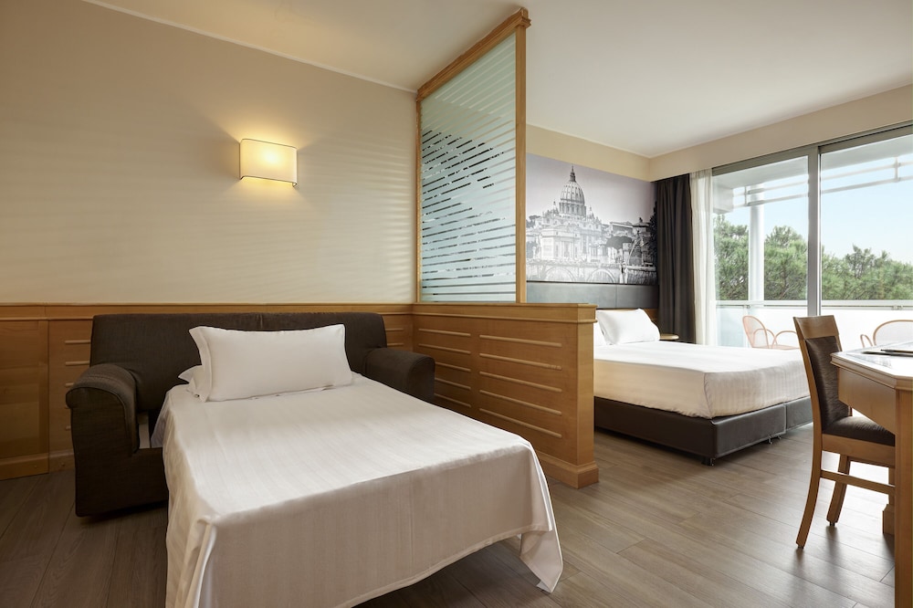 Occidental Aran Park — Hotel rooms in Rome, Lazio