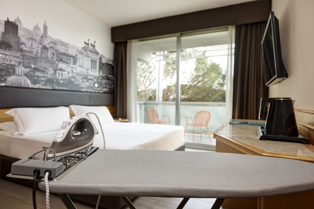 Occidental Aran Park — Hotel rooms in Rome, Lazio