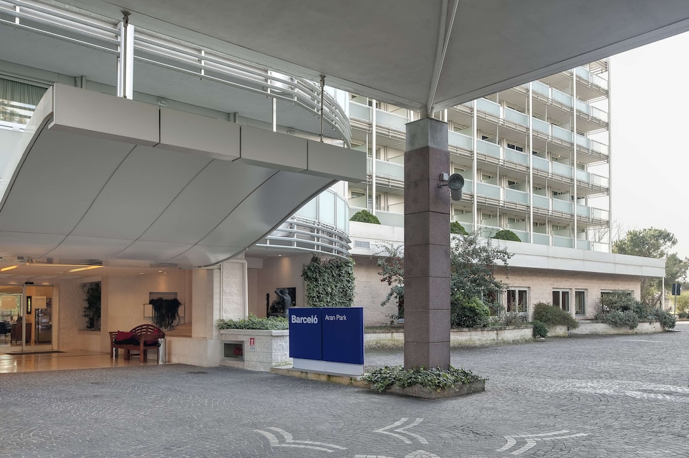 Occidental Aran Park — Hotel building in Rome, Lazio