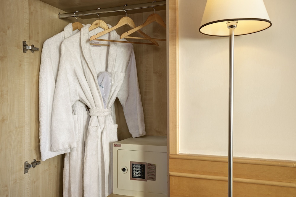 Occidental Aran Park — Hotel rooms in Rome, Lazio