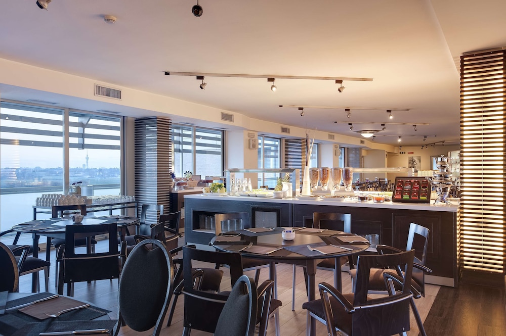 Occidental Aran Park — Restaurant & bars in Rome, Lazio