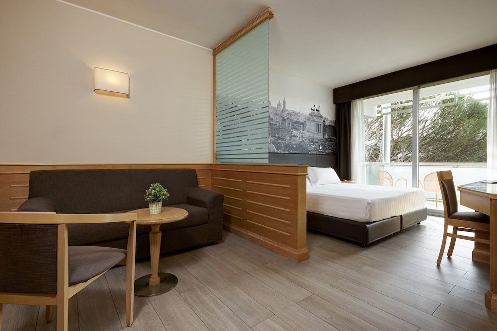 Occidental Aran Park — Hotel rooms in Rome, Lazio
