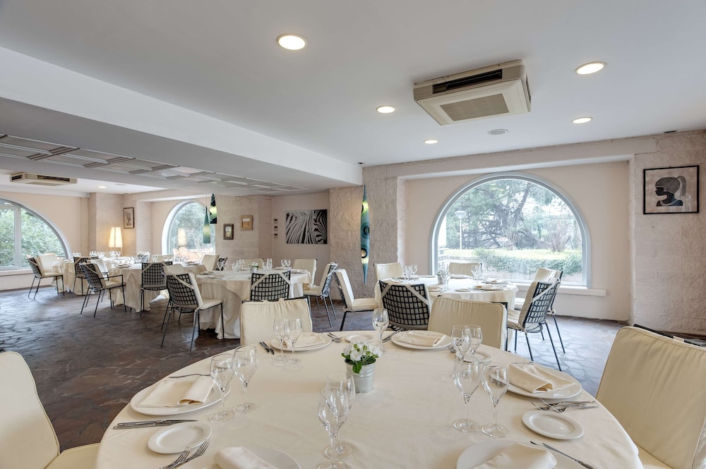Occidental Aran Park — Restaurant & bars in Rome, Lazio