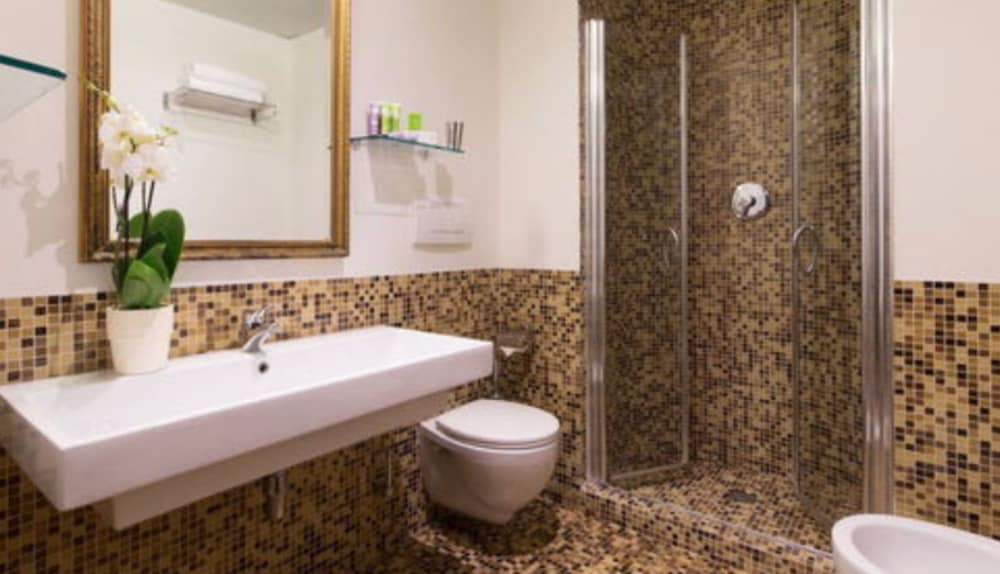 Hotel Ariston — Hotel rooms in Rome, Lazio