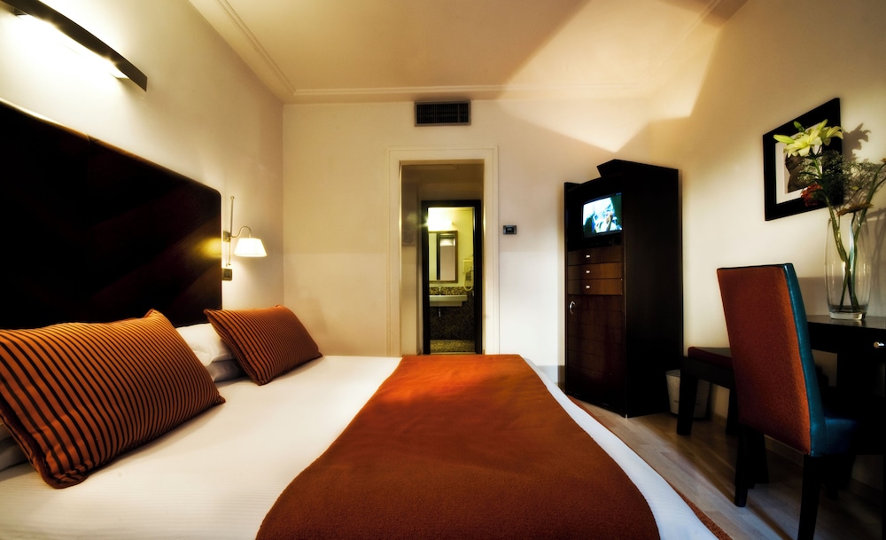 Hotel Ariston — Hotel rooms in Rome, Lazio