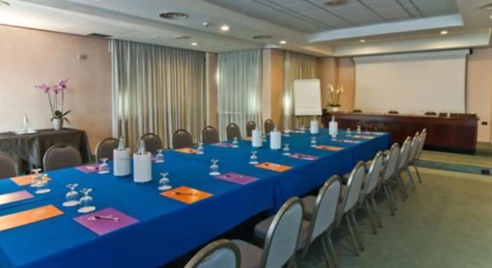 Hotel Ariston — Restaurant & bars in Rome, Lazio