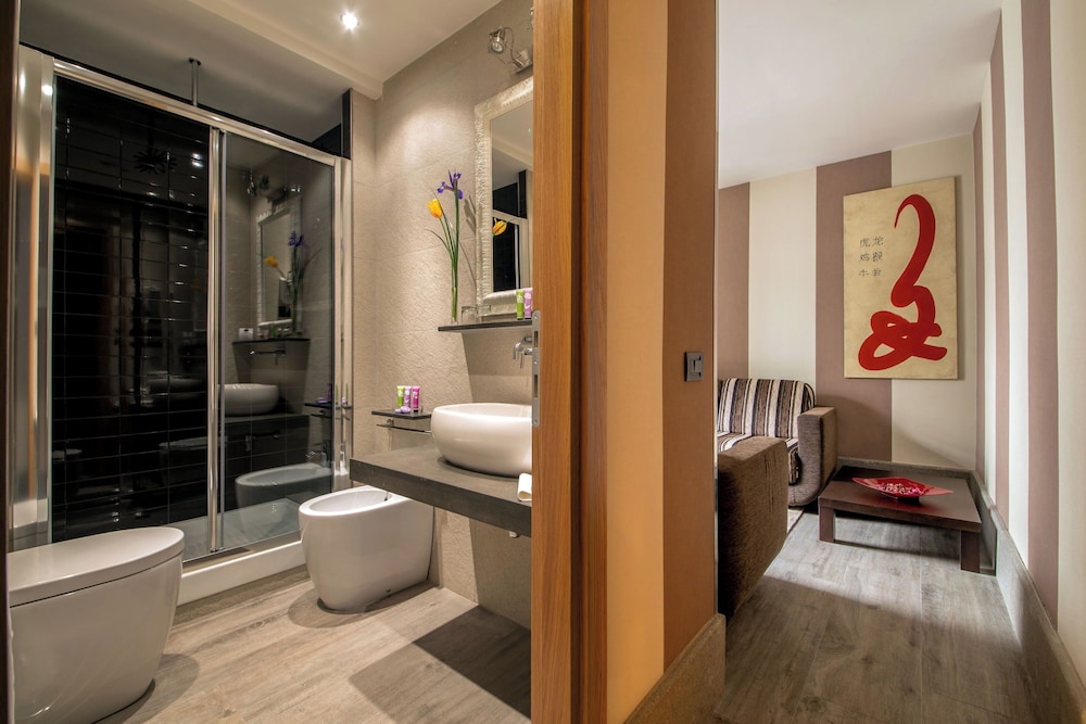 Hotel Ariston — Hotel rooms in Rome, Lazio