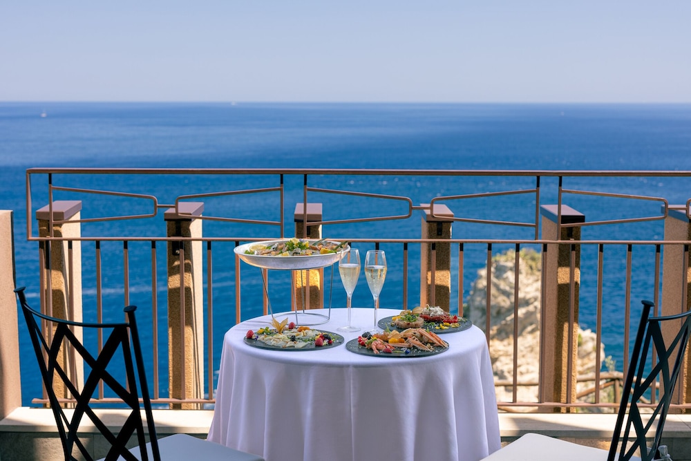 UNA Hotels Capotaormina — Restaurant & bars in Taormina, Sicily