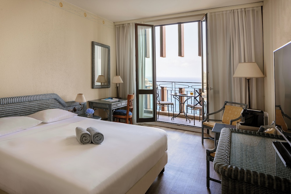 UNA Hotels Capotaormina — Hotel rooms in Taormina, Sicily