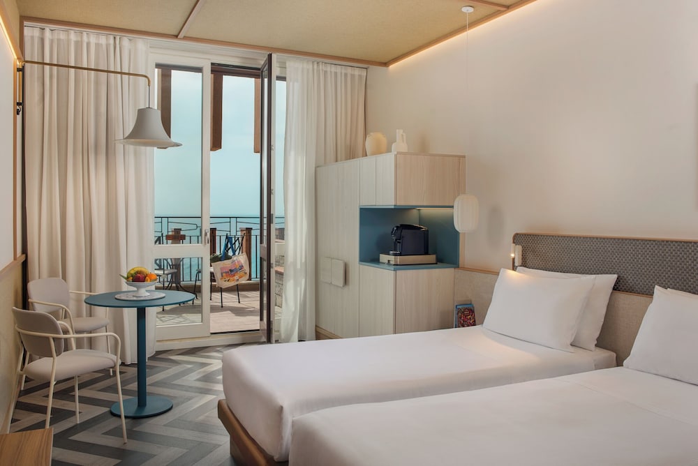 UNA Hotels Capotaormina — Hotel rooms in Taormina, Sicily