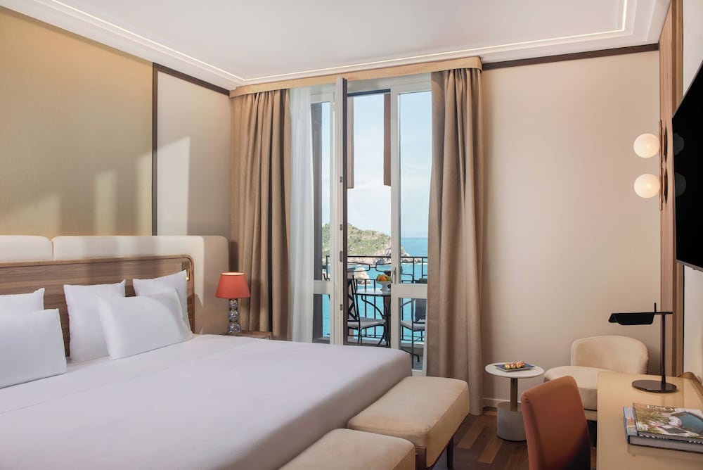 UNA Hotels Capotaormina — Hotel rooms in Taormina, Sicily