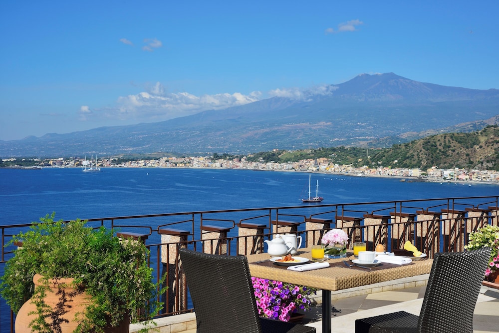 UNA Hotels Capotaormina — Restaurant & bars in Taormina, Sicily