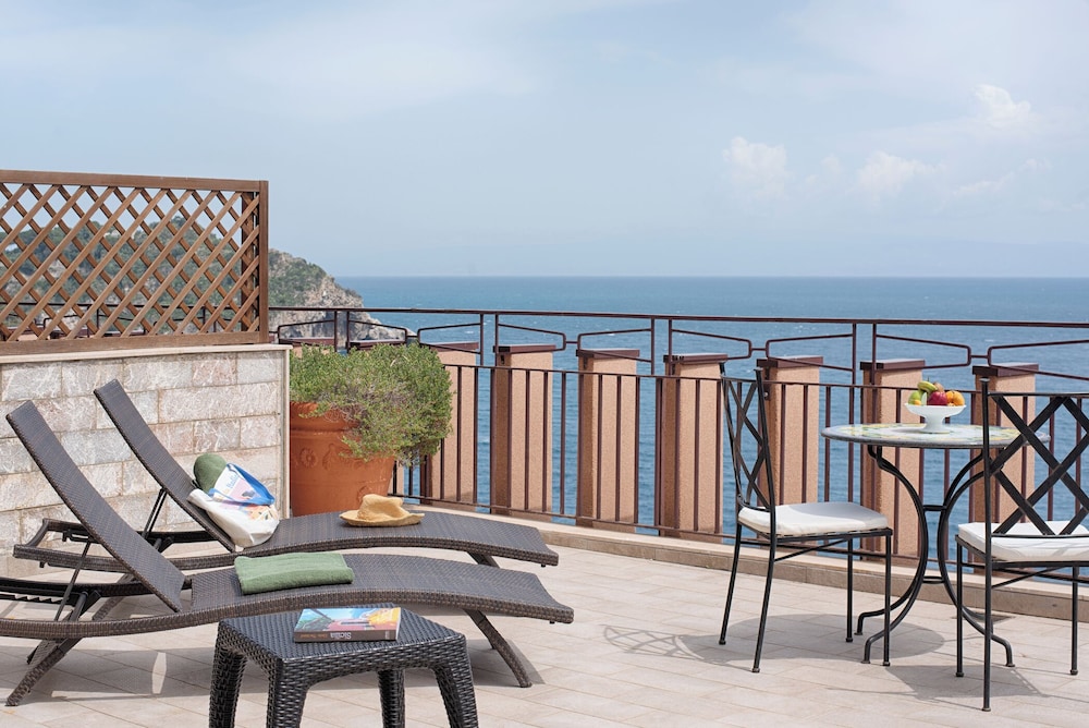 UNA Hotels Capotaormina — Hotel rooms in Taormina, Sicily