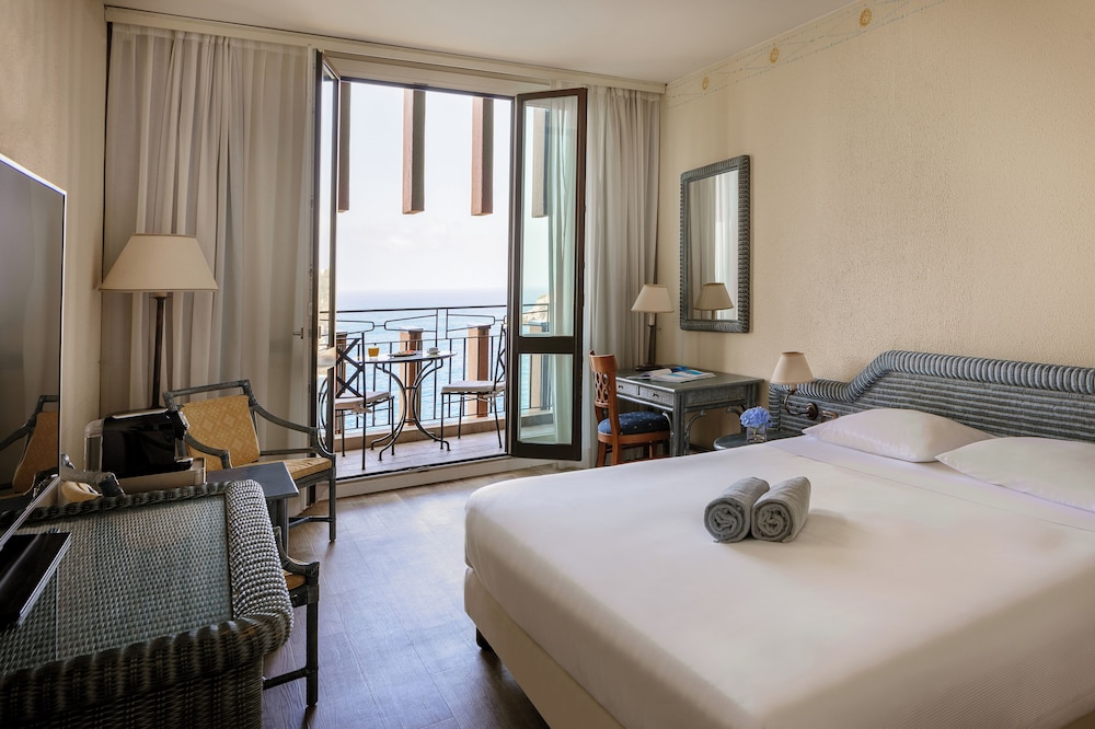 UNA Hotels Capotaormina — Hotel rooms in Taormina, Sicily
