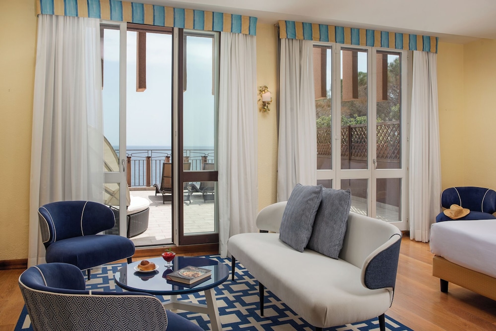 UNA Hotels Capotaormina — Hotel rooms in Taormina, Sicily