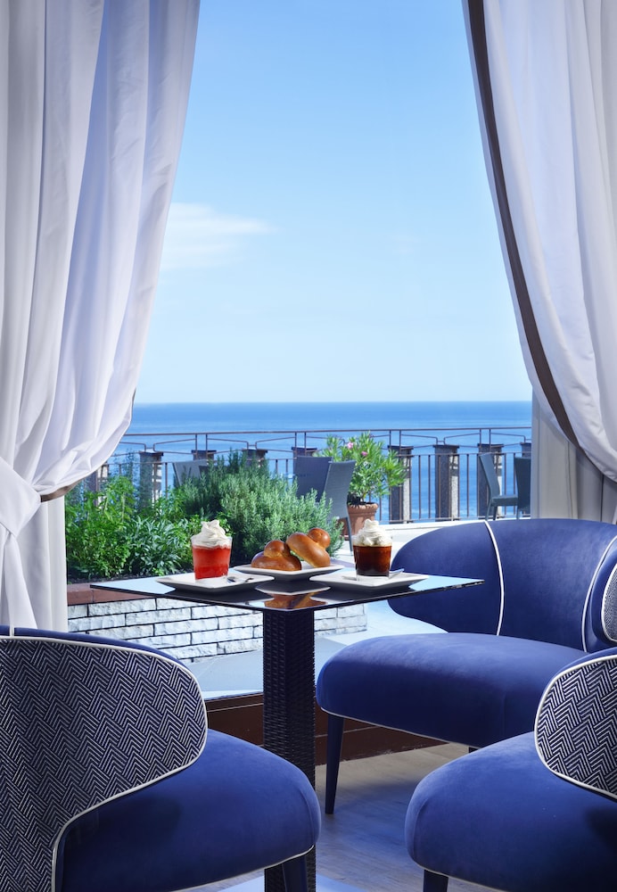 UNA Hotels Capotaormina — Hotel rooms in Taormina, Sicily