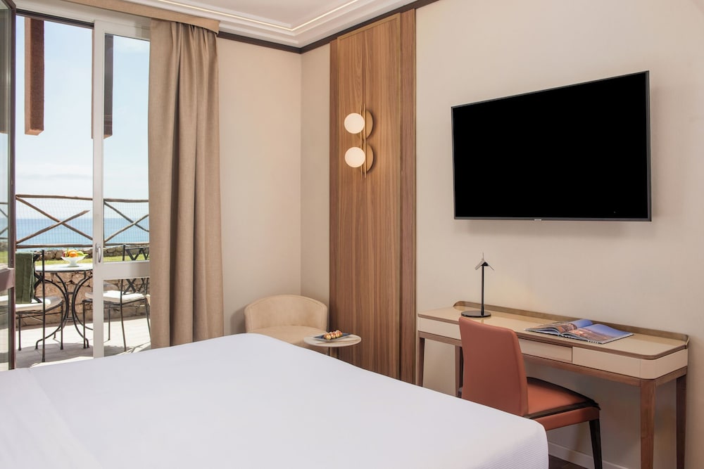 UNA Hotels Capotaormina — Hotel rooms in Taormina, Sicily
