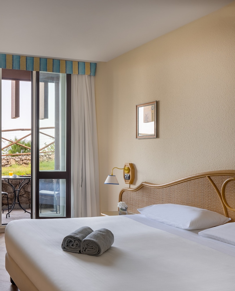 UNA Hotels Capotaormina — Hotel rooms in Taormina, Sicily