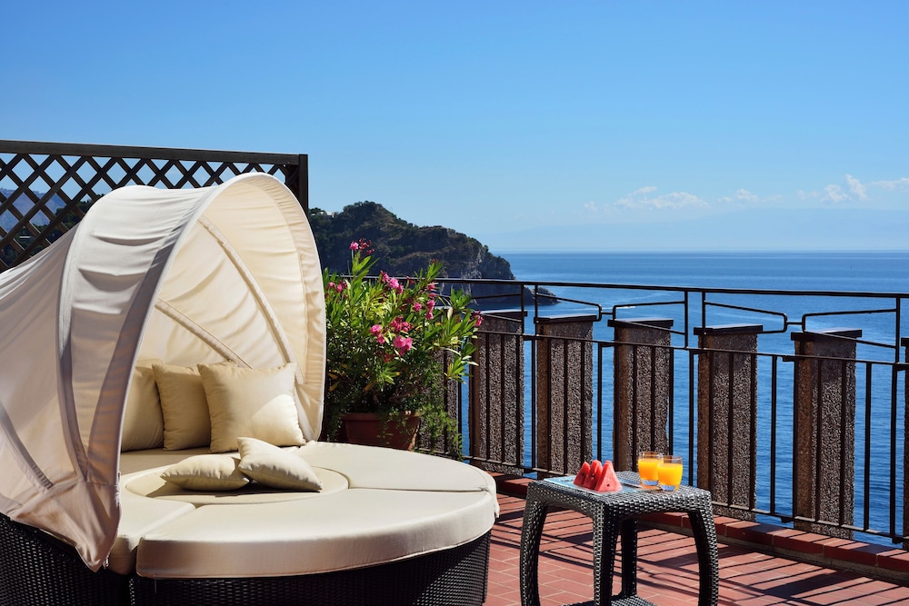 UNA Hotels Capotaormina — Hotel rooms in Taormina, Sicily