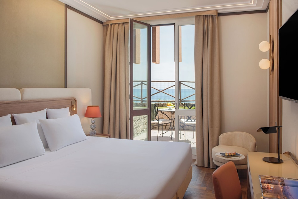 UNA Hotels Capotaormina — Hotel rooms in Taormina, Sicily