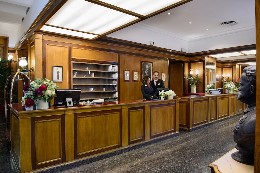 Bettoja Hotel Massimo D'Azeglio — Hotel building in Rome, Lazio