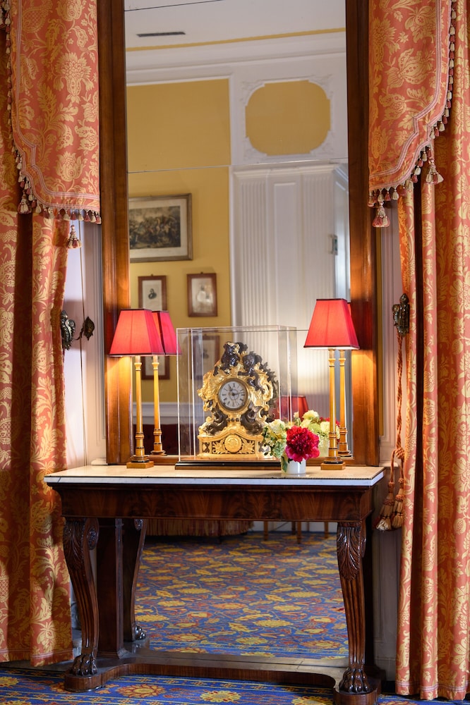 Bettoja Hotel Massimo D'Azeglio — Hotel building in Rome, Lazio