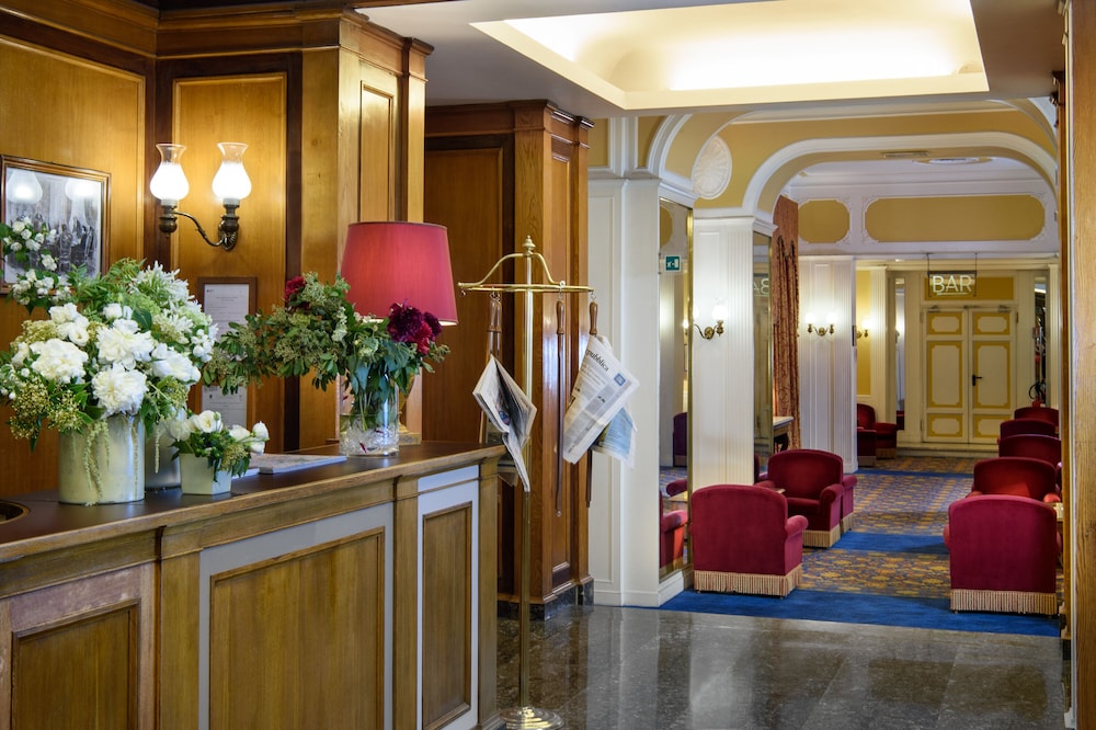 Bettoja Hotel Massimo D'Azeglio — Hotel building in Rome, Lazio