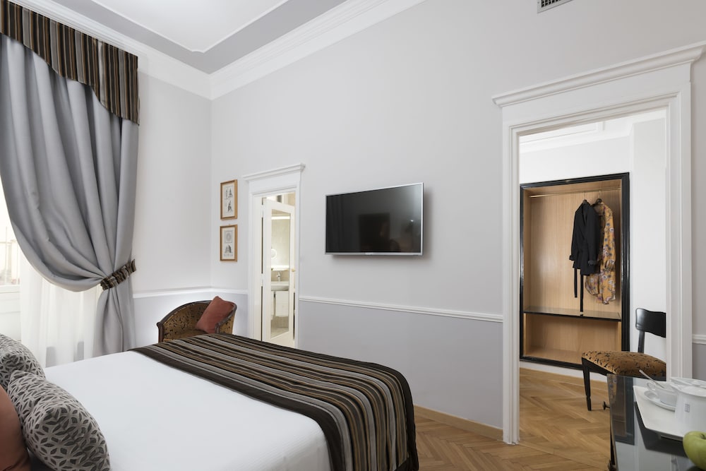 Bettoja Hotel Massimo D'Azeglio — Hotel rooms in Rome, Lazio