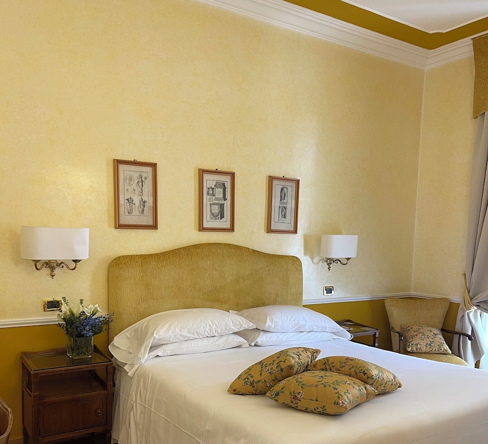 Bettoja Hotel Massimo D'Azeglio — Hotel rooms in Rome, Lazio