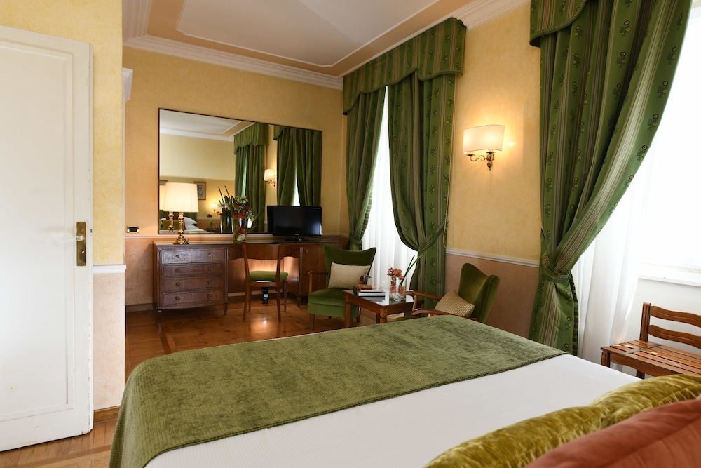 Bettoja Hotel Massimo D'Azeglio — Hotel rooms in Rome, Lazio