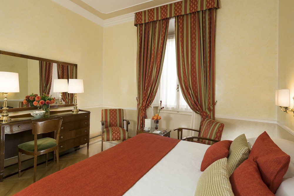 Bettoja Hotel Massimo D'Azeglio — Hotel rooms in Rome, Lazio