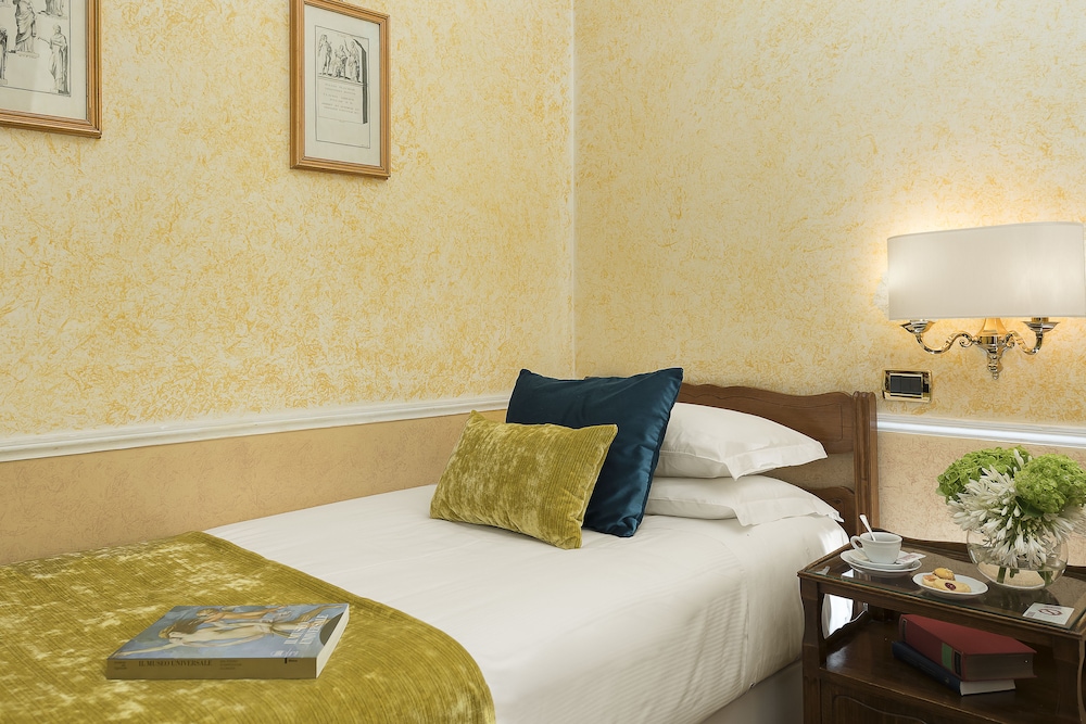 Bettoja Hotel Massimo D'Azeglio — Hotel rooms in Rome, Lazio