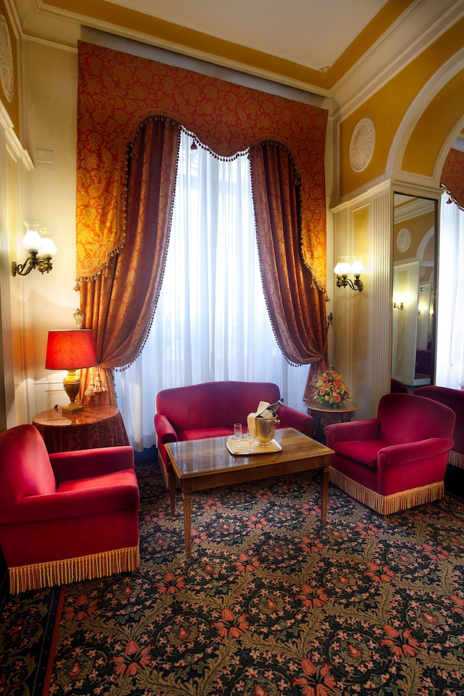 Bettoja Hotel Massimo D'Azeglio — Hotel rooms in Rome, Lazio