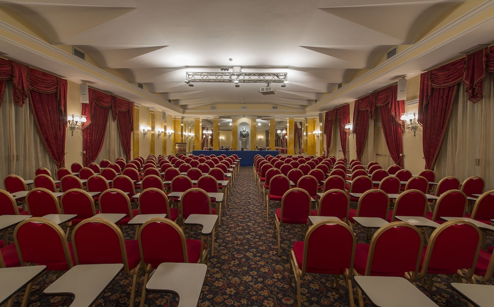 Bettoja Hotel Massimo D'Azeglio — Hotel building in Rome, Lazio